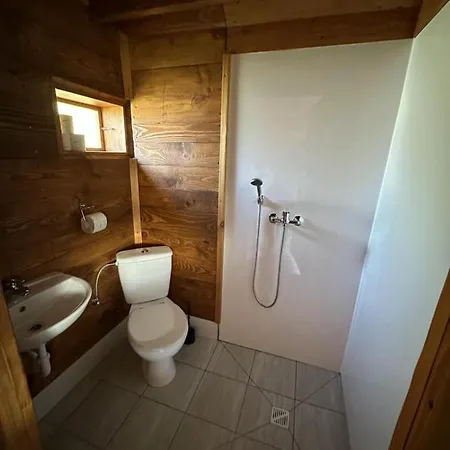 Domki Wedkarskie Nad Stawami Pirania Zagorz Exterior foto