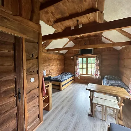 Domki Wedkarskie Nad Stawami Pirania Zagorz Exterior foto