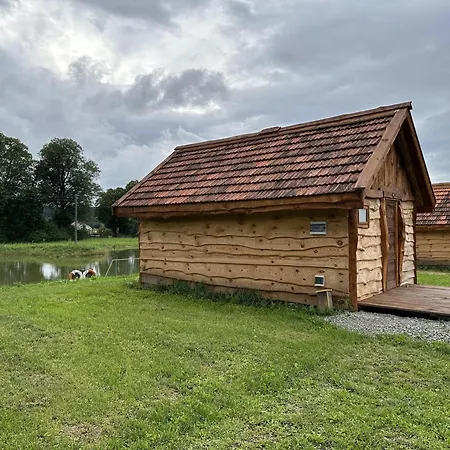 Domki Wedkarskie Nad Stawami Pirania Zagorz Exterior foto
