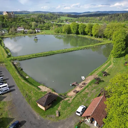 Domki Wedkarskie Nad Stawami Pirania Zagorz Exterior foto